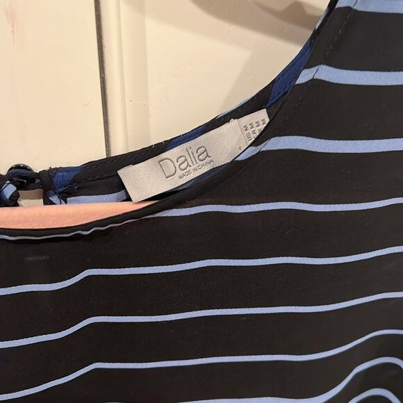 🔥🔥FIRE SALE🔥🔥 EUC work blouse - Picture 4 of 7